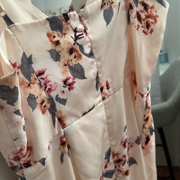 Dynamite Hi-Lo Dress Floral Medium - Picture 4 of 4